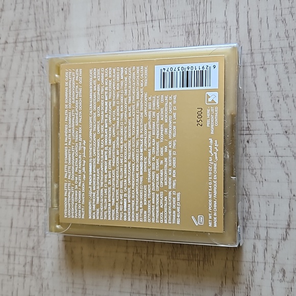 Huda Beauty Gold Palette - Picture 3 of 3